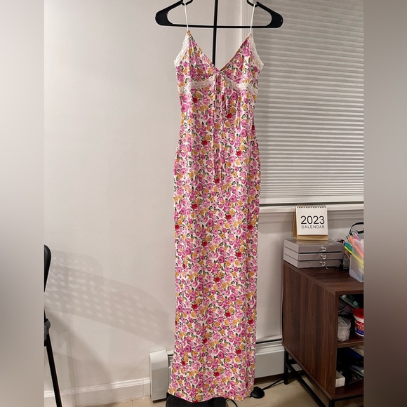 Dresses & Skirts - NWOT Floral lace maxi cami dress